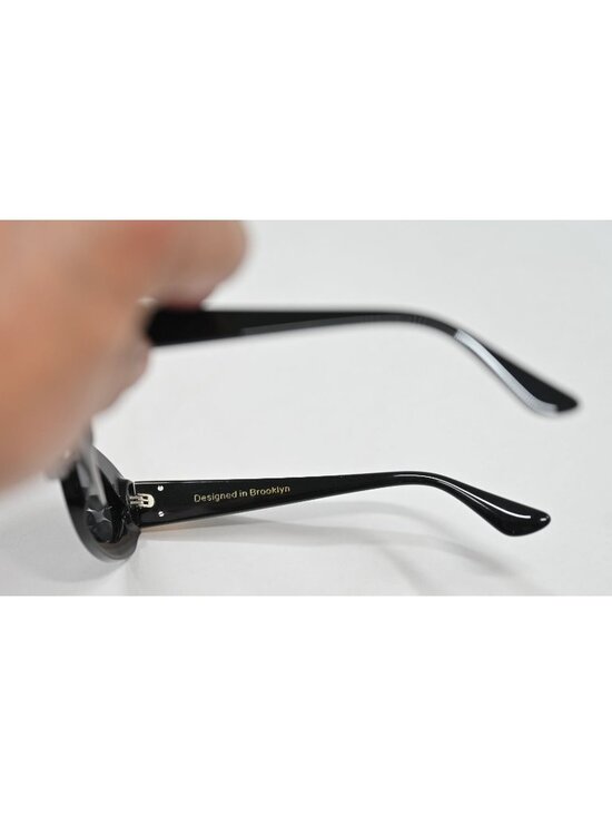 INDY SoHo Oval Sunglasses in Black main image 4